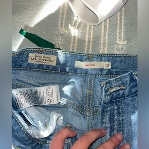 Levi’s baggy dad jean